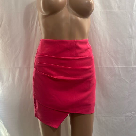 New NWT Superdown Valencia Mini Skirt in Hot Pink revolve asymmetrical highwaist - Picture 7 of 7